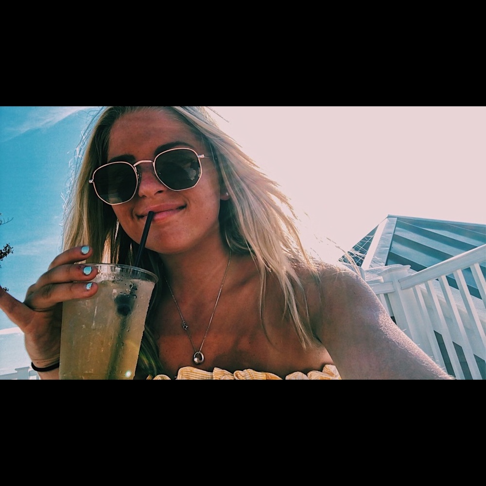 Meet your Posher, Lexi